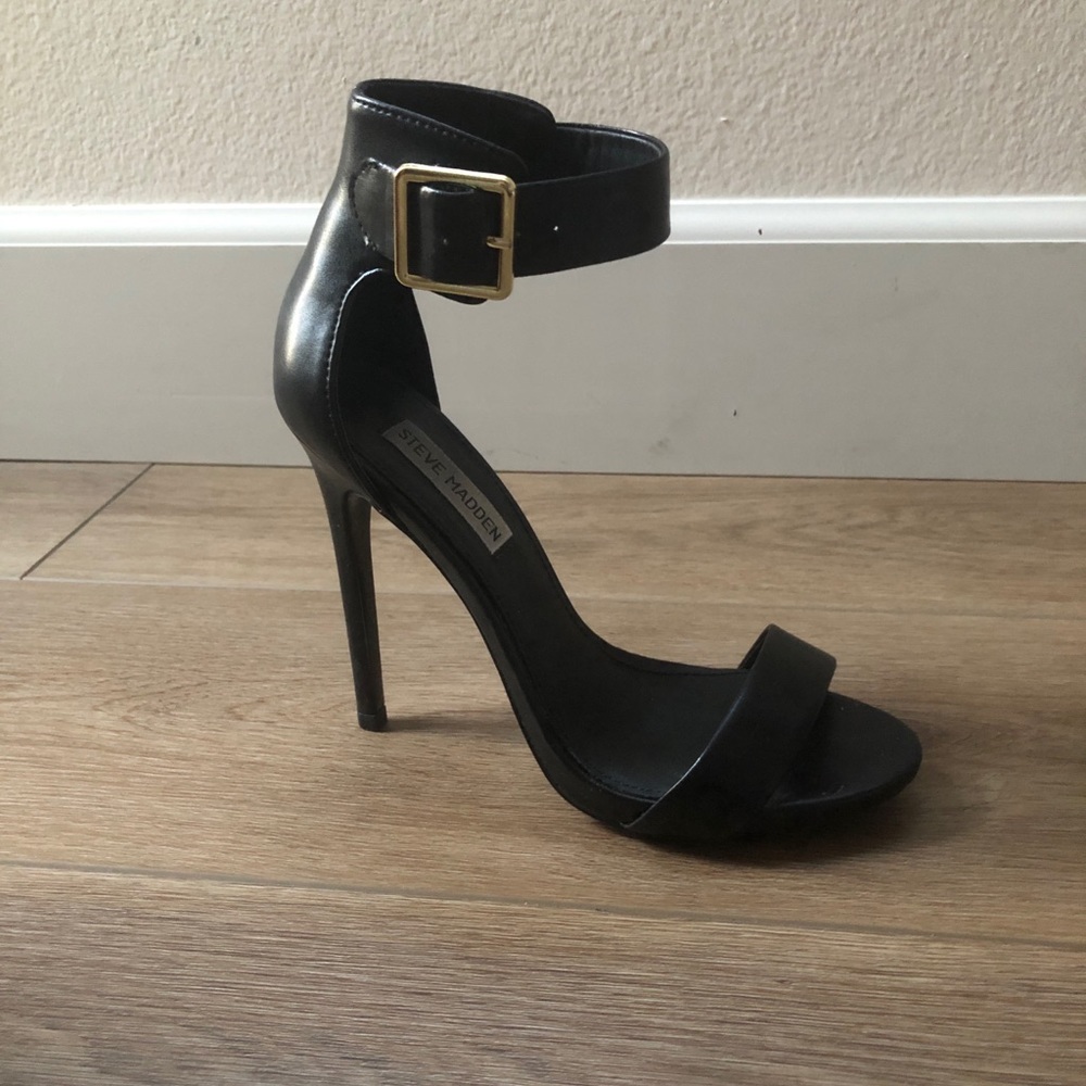 Steve Madden Black leather heels
